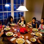 Ilustrasi Makan Malam (Tangkapan Layar)