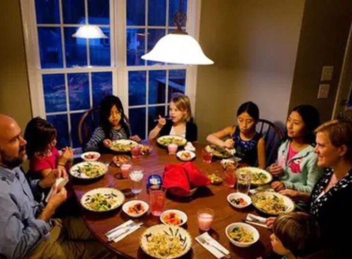 Ilustrasi Makan Malam (Tangkapan Layar)