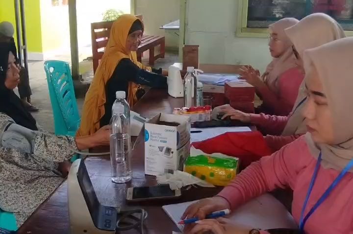 Ratusan calon jemaah haji jalani tes kesehatan sebelum berangkat ke Tanah Suci (Foto : Darfan)