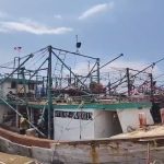 Solar industri langka, ratusan kapal nelayan teronggok di Pelabuhan Kejawanan (Foto : Darfan)