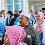 Sebanyak 445 jemaah haji Jawa Barat kloter pertama dari Kabupaten Indramayu diberangkatkan dari embarkasi haji Kertajati melalui Bandara Internasional Jawa Barat (Foto : Darfan)