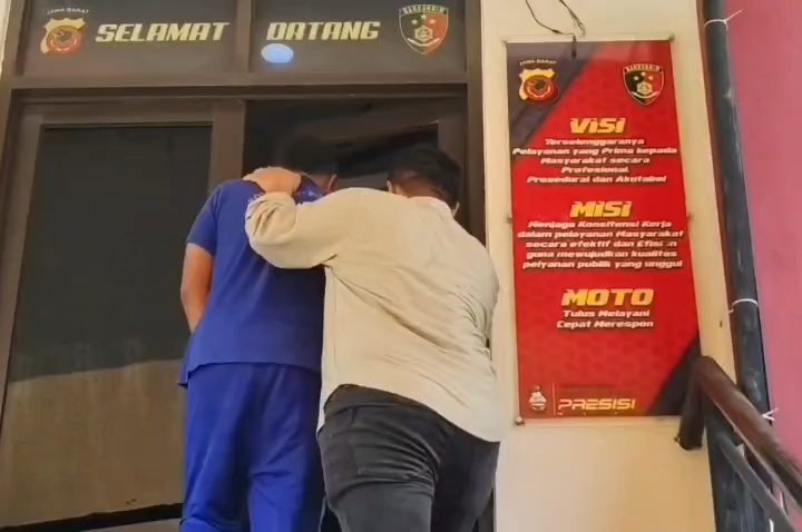 Buronan kasus korupsi dana bantuan sosial Program Keluarga Harapan (PKH) akhirnya berhasil ditangkap setelah tiga tahun melarikan diri (Foto : Darfan)