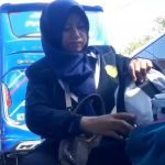 Musim haji membawa berkah ekonomi bagi penjual sabuk atau tali pinggang ihram laris diburu (Foto : Darfan)