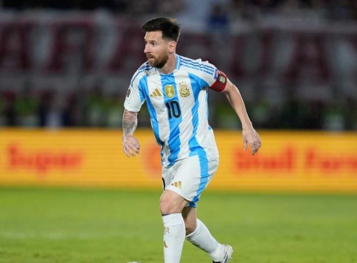 Pemain Argentina, Lionel Messi, mengontrol bola dalam laga kualifikasi Piala Dunia 2026 melawan Paraguay, Kamis, 14 November 2024. (c) AP Photo/Jorge Saenz