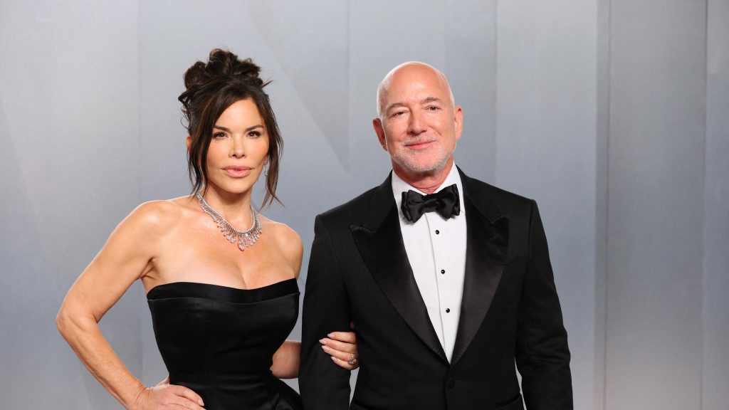 Jeff Bezos dan Lauren Sanchez. (dok. Jean Baptiste Lacroix / AFP)
