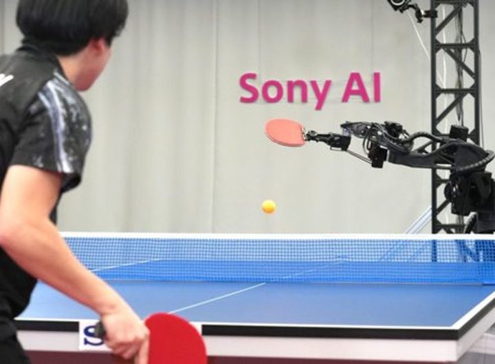 Robot ping-pong Ace buatan Sony AI mencetak sejarah dengan mengalahkan pemain top dunia, (foto: x @FortuneMagazine)