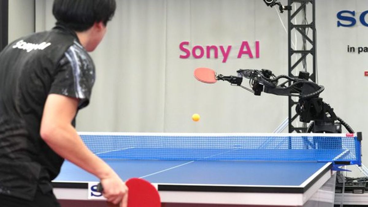 Robot ping-pong Ace buatan Sony AI mencetak sejarah dengan mengalahkan pemain top dunia, (foto: x @FortuneMagazine)