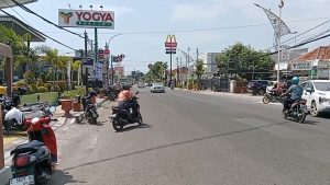 Razia pajak daerah, petugas temukan pengusaha makanan masih banyak yang menunggak pajak (Foto : Darfan)