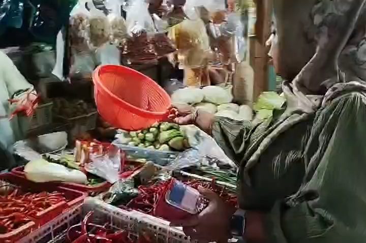 Harga Cabai dan Bawang di Kuningan Meroket Jelang Idul Adha (Foto : Darfan)