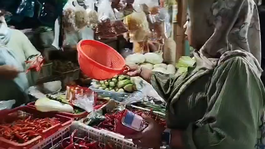 Harga Cabai dan Bawang di Kuningan Meroket Jelang Idul Adha (Foto : Darfan)