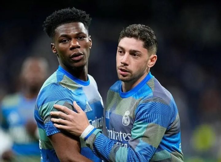 Federico Valverde dan Aurelien Tchouameni dikabarkan terlibat baku hantam dalam sesi latihan Real Madrid jelang El Clasico kontra Barcelona. (Tangkapan Layar)