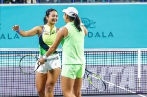 Petenis Indonesia, Janice Tjen dan Alexandra Eala (Filipina) merayakan kemenangan pada babak 16 besar ganda putri Abu Dhabi Open 2026, Selasa (3/2/2026) (Sumber Foto : INSTAGRAM.COM/MUBADALAABUDHABIOPEN)