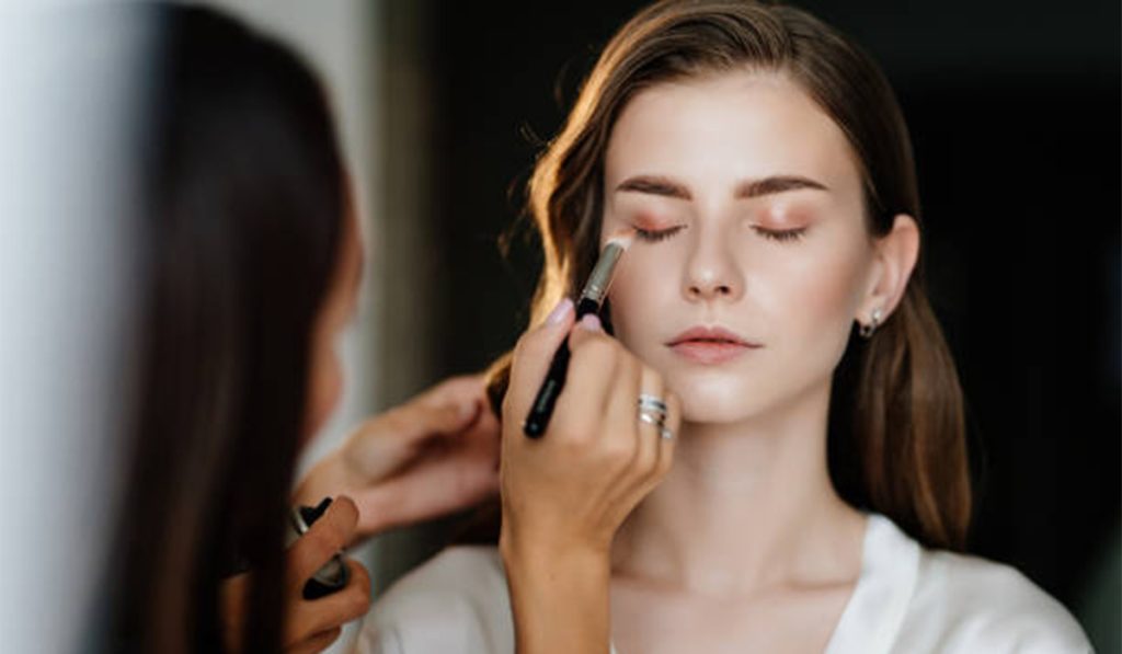 Tren Makeup Natural (Tangkapan Layar)