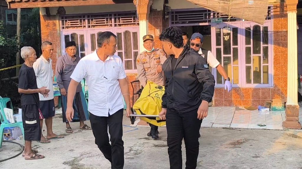 Wanita 47 Tahun Ditemukan Tewas di Dalam Rumah di Cirebon, Polisi Selidiki Dugaan Perampokan dan Pembunuhan (Foto : Darfan)