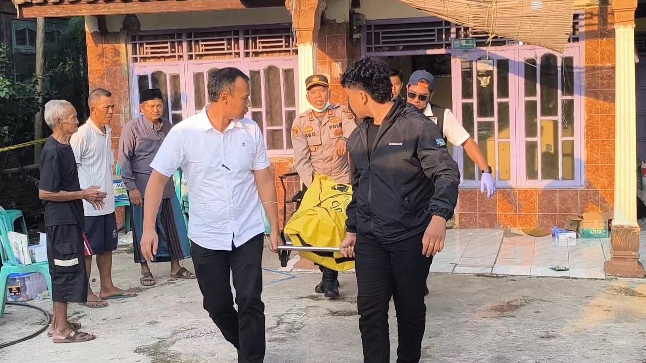 Wanita 47 Tahun Ditemukan Tewas di Dalam Rumah di Cirebon, Polisi Selidiki Dugaan Perampokan dan Pembunuhan (Foto : Darfan)