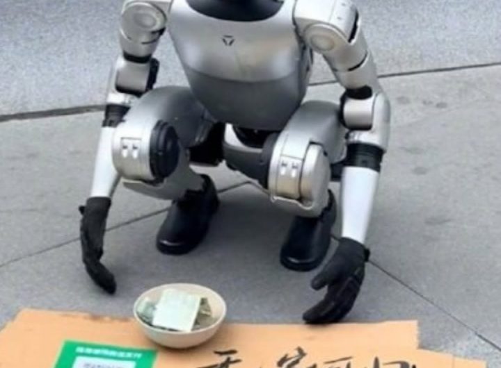 Sebuah robot humanoid di Kota Chengdu, China, menjadi sorotan setelah terlihat meminta uang (Tangkapan Layar)