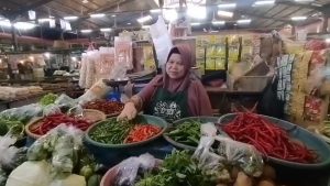 Pasca Lebaran Iduladha, Harga Cabai Merah Capai Rp100 Ribu di Pasar Kuningan (Foto : Darfan)