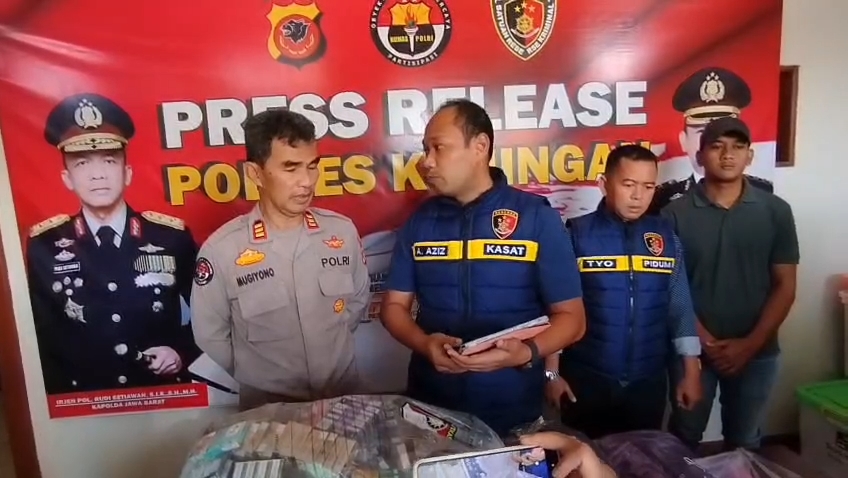 Polisi Amankan Pelaku dan Ratusan Bungkus Rokok Curian (Foto : Darfan)