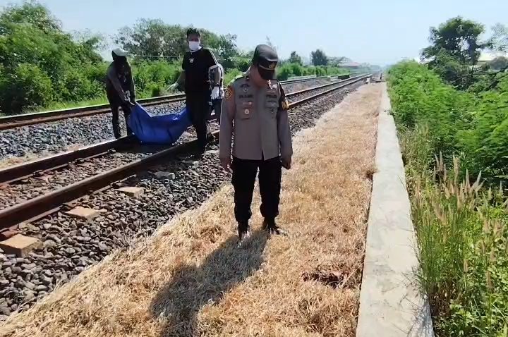 Tragis! Pemuda Asal Waled Tewas Tertemper Kereta di Citemu Cirebon (Foto : Darfan)