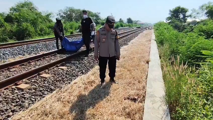 Tragis! Pemuda Asal Waled Tewas Tertemper Kereta di Citemu Cirebon (Foto : Darfan)