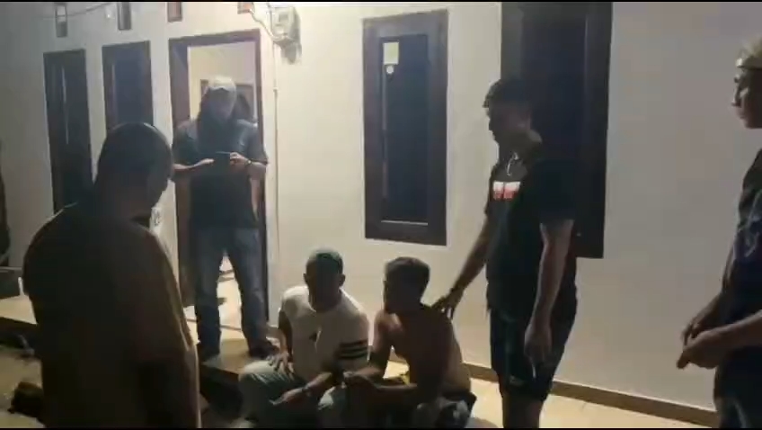 Satuan Reserse Kriminal (Satreskrim) Polres Majalengka berhasil mengungkap kasus begal yang menimpa seorang ibu rumah tangga di wilayah Kecamatan Leuwimunding (Foto : Darfan)