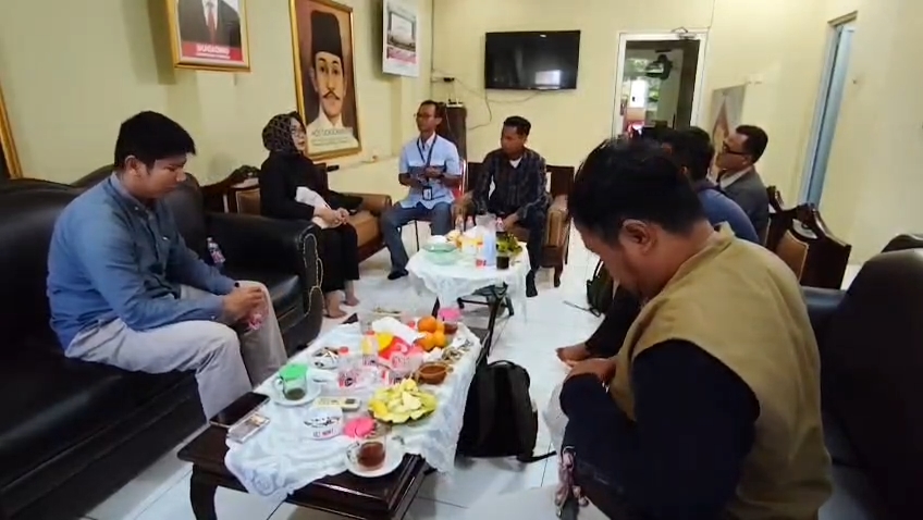 Wakil Ketua DPRD Cirebon Akhirnya Minta Maaf imbas Viral Komentar Soal Pendemo MBG (Foto : Darfan)