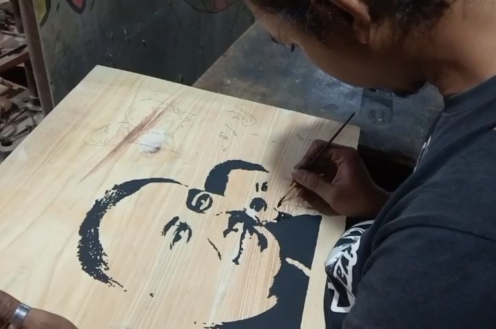 Lukisan Monokrom, Karya Seni Sederhana yang Bernilai Tinggi (Foto : Darfan)