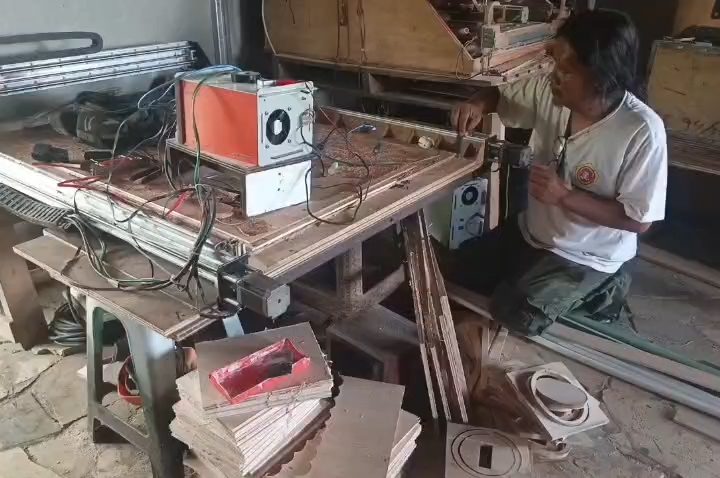 Pemadaman Listrik Bergilir di Cirebon Ganggu Usaha Furnitur dan Kerajinan (Foto :Darfan)