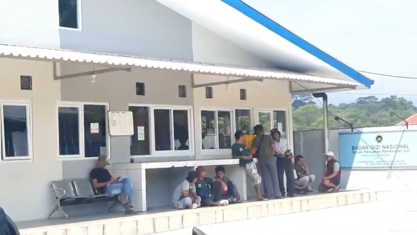 Warga Majalengka Datangi Kantor SPPG, Pertanyakan Titik Koordinat Bangunan (Foto : Darfan)