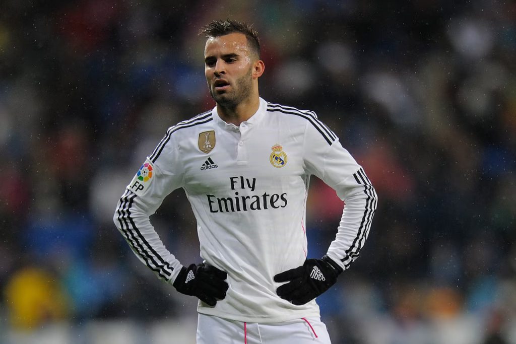 Jese Rodriguez dari Real Madrid memperhatikan pertandingan leg kedua babak 16 besar Copa del Rey antara Real Madrid dan Atletico de Madrid di Estadio Santiago Bernabeu pada 15 Januari 2015 di Madrid, Spanyol. (Sumber Foto : Denis Doyle/Getty Images)