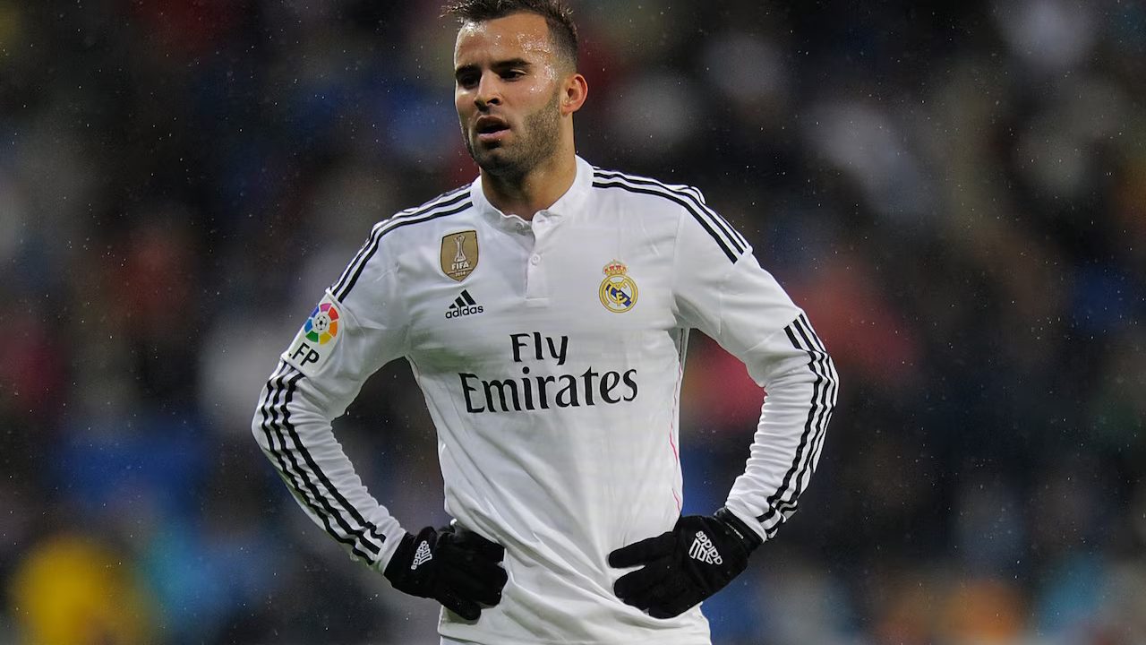 Jese Rodriguez dari Real Madrid memperhatikan pertandingan leg kedua babak 16 besar Copa del Rey antara Real Madrid dan Atletico de Madrid di Estadio Santiago Bernabeu pada 15 Januari 2015 di Madrid, Spanyol. (Sumber Foto : Denis Doyle/Getty Images)