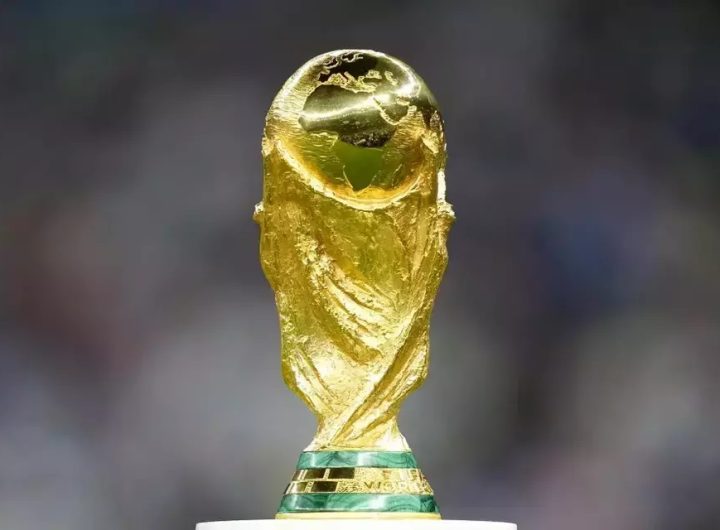 Trofi Piala Dunia. (AP Photo/Martine Meissner)