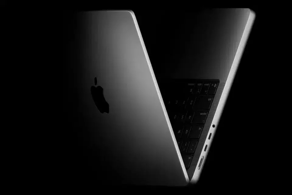 MacBook Pro 14 inci. (Apple/Ist)