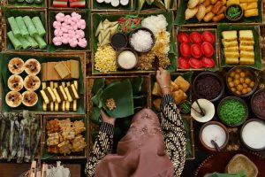 Ilustrasi ragam dessert atau camilan khas Indonesia.(Sumber Foto : SHUTTERSTOCK/Ariyani Tedjo)