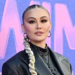 Penyanyi asal Indonesia Agnez Mo menghadiri acara penghargaan Billboard Women in Music 2022 yang digelar di YouTube Theatre di SoFi Stadium, Inglewood, California, pada 2 Maret 2022. (AFP/ROBYN BECK)