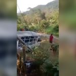 Sebuah mobil odong-odong yang mengangkut 21 penumpang mengalami rem blong di kawasan pegunungan Desa Teja, Kecamatan Rajagaluh, Kabupaten Majalengka (Foto : Darfan)