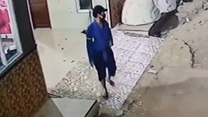 Aksi kawanan maling burung dan ayam saat beraksi di sejumlah rumah di Blok Balong Setu, Kelurahan Kaliwadas, Kabupaten Cirebon, terekam kamera CCTV (Tangkapan Layar)