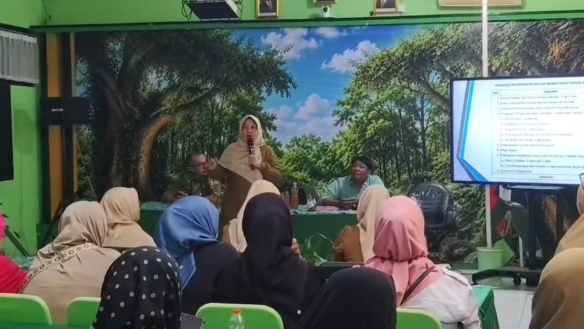 Viral Dugaan Pungutan Biaya Masuk SMPN 7 Kota Cirebon Capai Rp3 Juta, Pihak Sekolah Pastikan untuk Seragam dan Program Sekolah (Foto : Darfan)