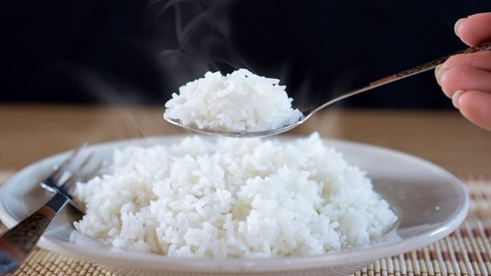 Nasi putih, benarkah bikin gemuk dan gula darah naik? Foto: iStock