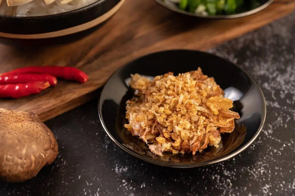 ilustrasi bawang goreng sebagai bumbu terbaik di dunia (freepik.com/jcomp)