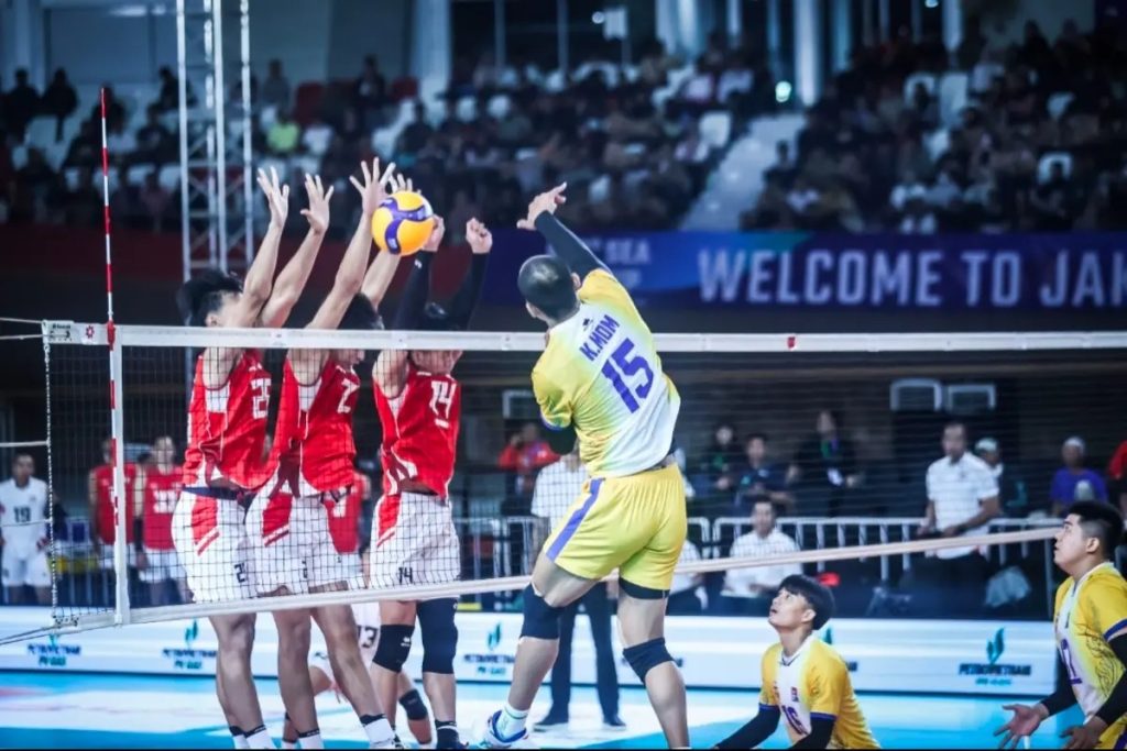 Timnas voli putra Indonesia (merah) menang telak 3-0 atas Kamboja mengawali putaran kedua SEA V Cup 2026. (Sumber Foto: PBVSI)
