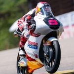 Pembalap Honda Team Asia, Veda Ega Pratama, melaju pada sesi kualfikasi Moto3 Jerman 2026 di Sachsenring, Jerman. (Tangkapan Layar)