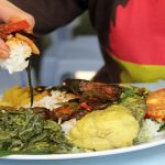 Ilustrasi makan pakai tangan. Foto: Net