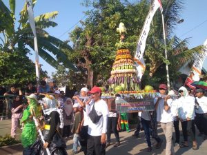 Kirab Ampyang Maulid di Desa Loram Kulon, Kecamatan Jati, Kabupaten Kudus. (Tangkapan Layar)