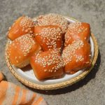 Odading bertabur wijen yang serupa dengan Oliebollen, kue khas Belanda. (SHUTTERSTOCK/NILASITO)