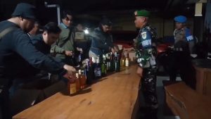 Polisi Sita 417 Botol Minuman Beralkohol di Majalengka (Foto : Darfan)