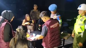 Puluhan pekerja dan pengunjung tempat hiburan malam di wilayah hukum Polresta Cirebon didatangi petugas kepolisian. (Foto : Darfan)