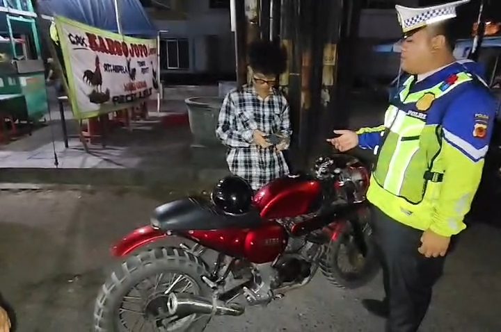 Polres Cirebon Kota menggelar Kegiatan Rutin yang Ditingkatkan (KRYD) sebagai upaya menciptakan situasi keamanan dan ketertiban masyarakat (kamtibmas) yang kondusif (Foto : Darfan)