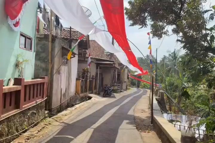 Menjunjung Nasionalisme, Warga Majalengka Bentangkan Bendera Merah Putih Sepanjang Seribu Meter (Foto : Darfan)
