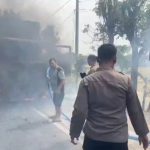 Diduga Akibat Korsleting Listrik, Truk Kontainer Ludes Terbakar (Foto : Darfan)